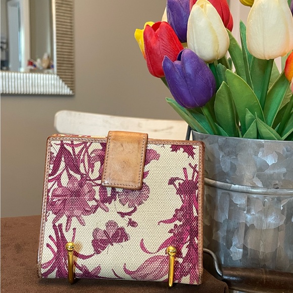 Gucci cream compact wallet with raspberry floral pattern - Picture 3 of 16